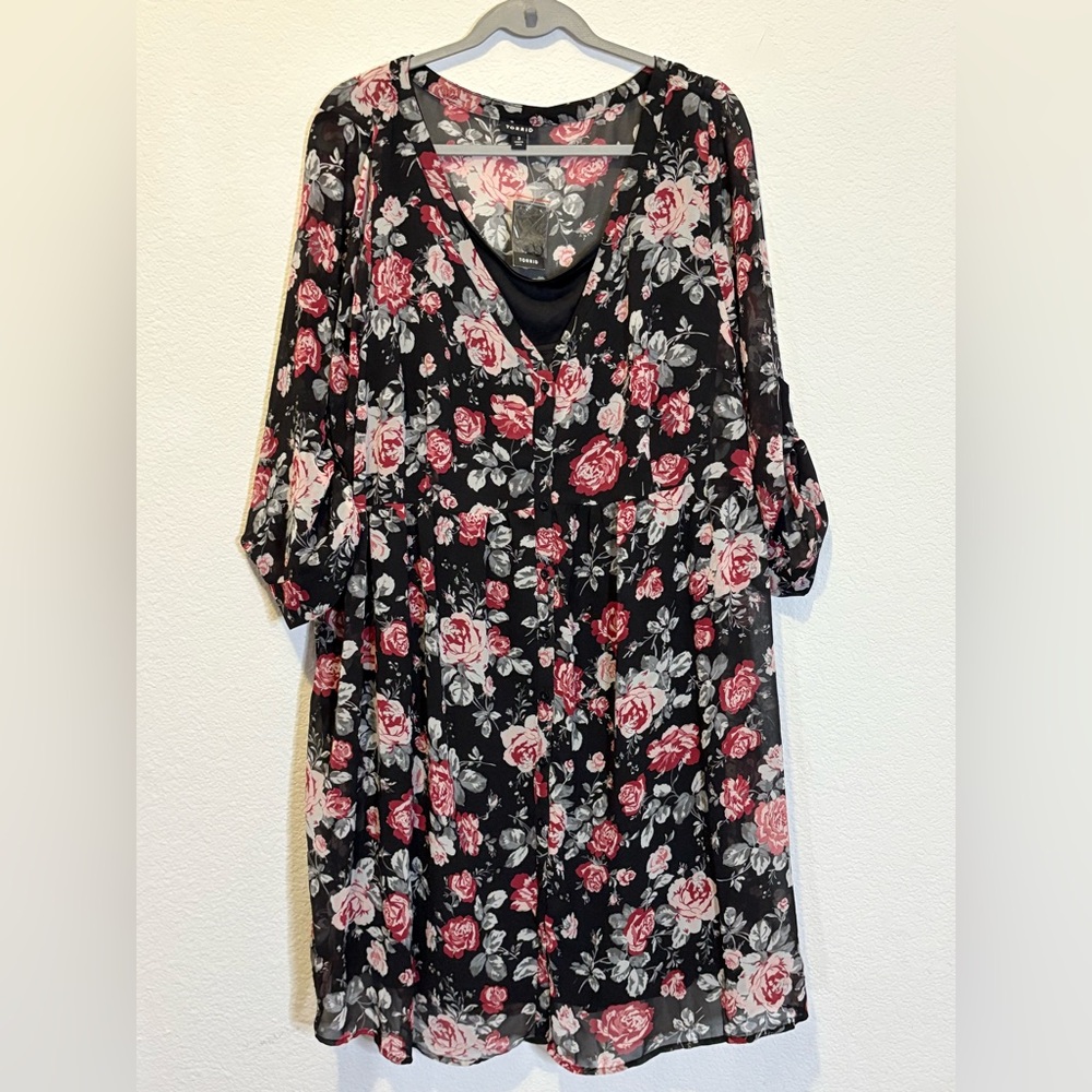 Torrid Size 3. Floral Sheer Lined Dress NWT